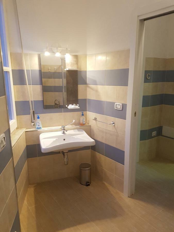 B&B Piazza Dante Nuoro 努奥罗 外观 照片